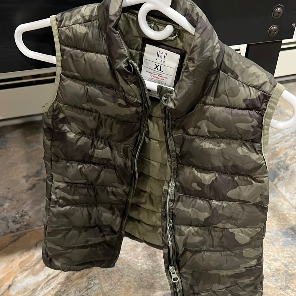 Gap quilted vest boys XL